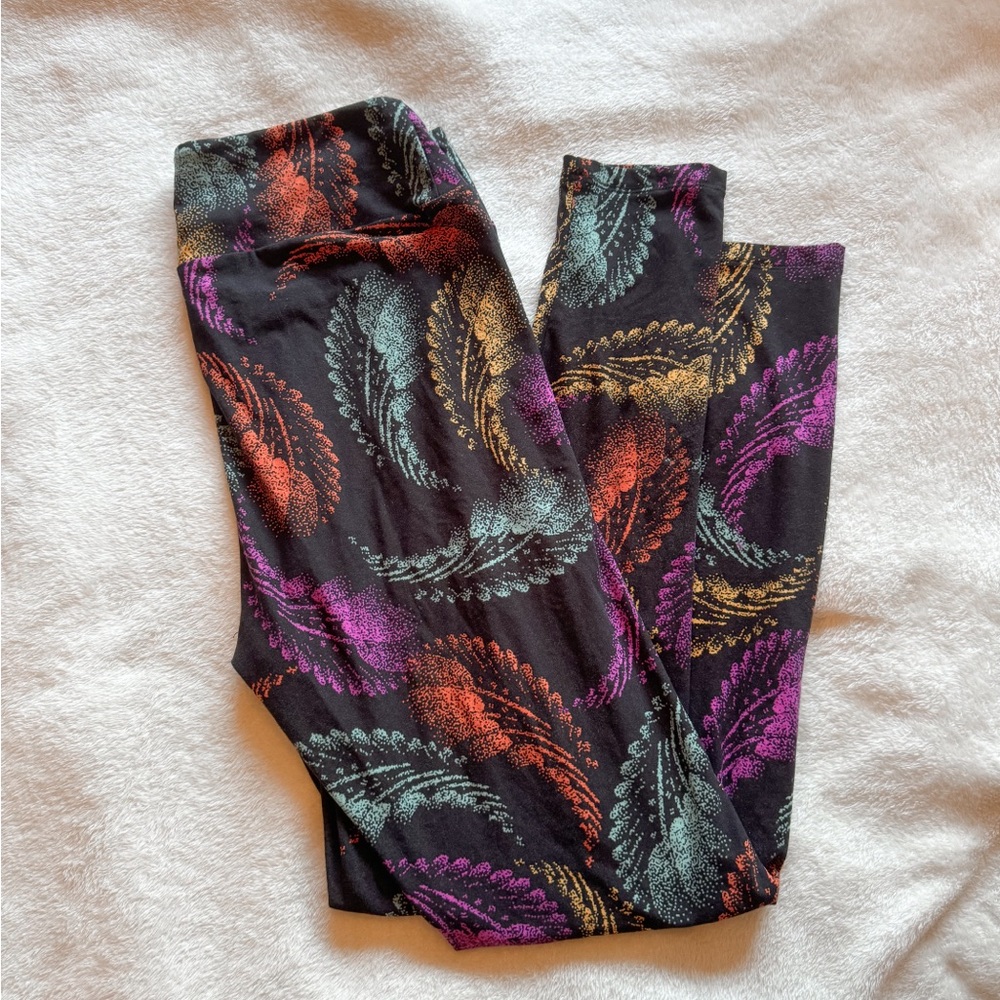 LuLaRoe Tall & Curvy Leggings Black w/ Designs